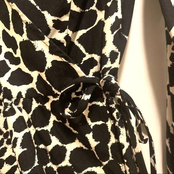 NWT leopard print WHO WHAT WEAR lightweight wrap/side tie blouse, Sz S NEW!🏷 - Picture 6 of 16